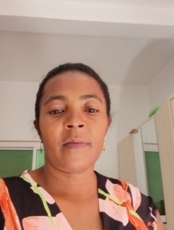 Figeline's profile, a single 44-year-old a woman in Moroni