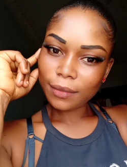Flore's profile, a single 27-year-old a woman in Dou-la-Poka