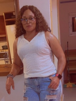 Essengue's profile, a single 41-year-old a woman in Abang