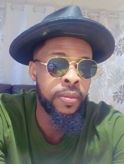 James's profile, a single 33-year-old a man in Victoriaville