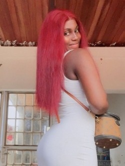 Stella's profile, a single 23-year-old a woman in Yaoundé