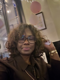Celine's profile, a single 51-year-old a woman in Paris