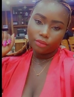 Sarah's profile, a single 26-year-old a woman in Ormes