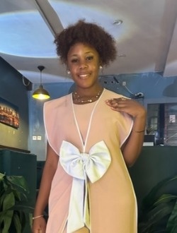 Paola's profile, a single 25-year-old a woman in Douala