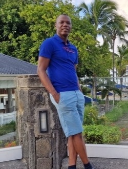 Santos's profile, a single 36-year-old a man in Bruxelles