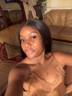 Mabelle's profile, a single 22-year-old a woman in Douala