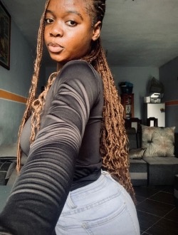 Dodo's profile, a single 21-year-old a woman in Abidjan