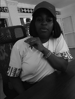Caresse's profile, a single 33-year-old a woman in Douala
