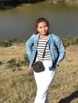 Elie's profile, a single 23-year-old a woman in 1ER Arrondissement