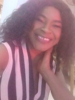Marie's profile, a single 18-year-old a woman in Yaoundé