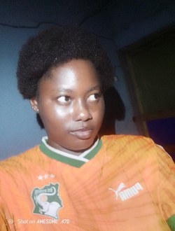 Shaïna's profile, a single 19-year-old a woman in Abidjan