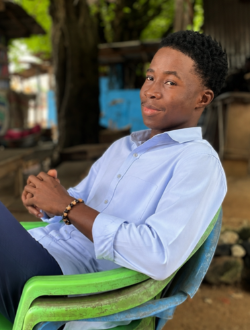 Ablo Jūnīor's profile, a single 20-year-old a man in San-Pédro