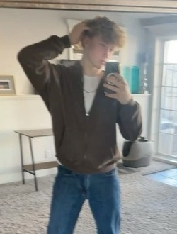 John's profile, a single 18-year-old a man in Toledo