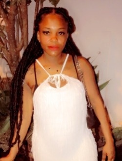 Sophie's profile, a single 35-year-old a woman in Douala