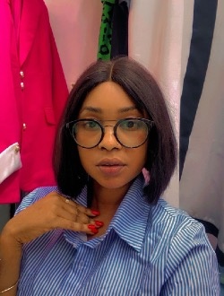 Carine's profile, a single 28-year-old a woman in Douala