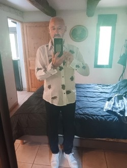 Mandou's profile, a single 61-year-old a man in Nîmes