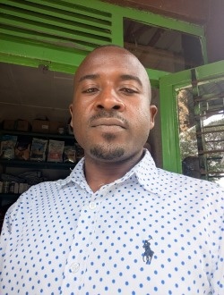 Aurélien's profile, a single 34-year-old a man in Kigabiro
