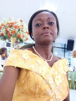 Lise's profile, a single 45-year-old a woman in Douala