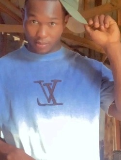 Arthur's profile, a single 21-year-old a man in Yaoundé