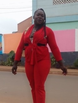 Lucie's profile, a single 33-year-old a woman in Meyo-Centre