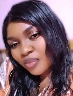 Paola's profile, a single 33-year-old a woman in Douala
