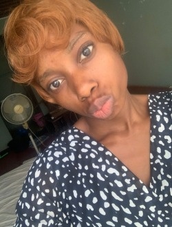 Emilie's profile, a single 21-year-old a woman in Yaoundé