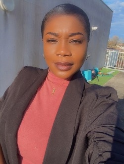 Lina's profile, a single 39-year-old a woman in Bordeaux