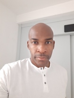 Boua's profile, a single 33-year-old a man in Lyon