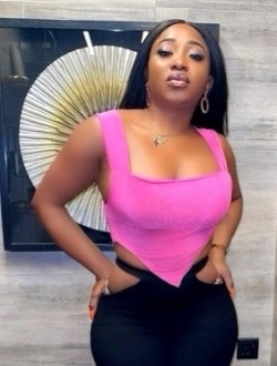 Lola's profile, a single 32-year-old a woman in Abidjan
