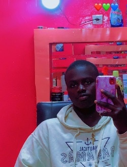 Laurent's profile, a single 22-year-old a man in Mbour