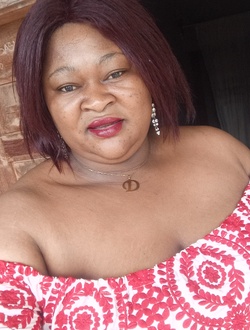 Anne's profile, a single 40-year-old a woman in Ébolowa