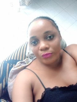 Carla's profile, a single 36-year-old a woman in Douala