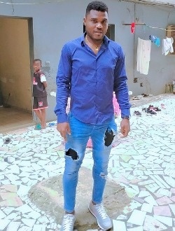 Eze's profile, a single 23-year-old a man in Pahou