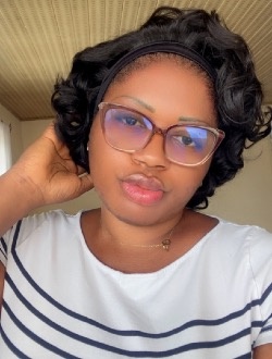 Alice's profile, a single 34-year-old a woman in Douala