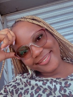 Nadege's profile, a single 18-year-old a woman in Cotonou