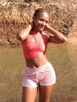 Marina's profile, a single 24-year-old a woman in Nosy-Be
