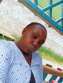 Claude's profile, a single 32-year-old a woman in Libreville