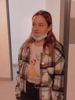 Camille's profile, a single 19-year-old a woman in Le Thor
