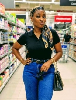 Fayolle's profile, a single 28-year-old a woman in Douala