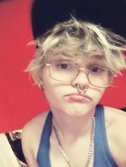 Dakota's profile, a single 18-year-old a woman in Brooksville