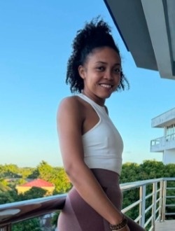 Angela's profile, a single 28-year-old a woman in 1ER Arrondissement