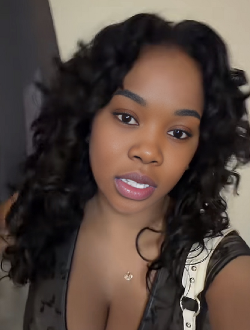 Amira's profile, a single 28-year-old a woman in Los Angeles
