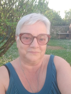 Ddr's profile, a single 65-year-old a woman in Cognac