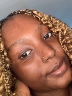 Farah's profile, a single 23-year-old a woman in 1200 Logements
