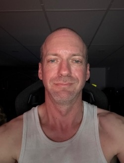 Bob's profile, a single 42-year-old a man in Victoriaville