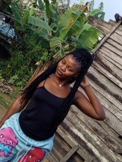 Angèle's profile, a single 24-year-old a woman in Douala