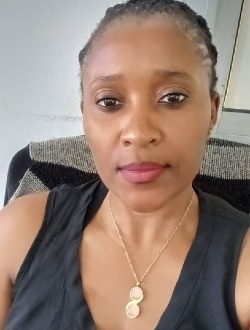 Julie's profile, a single 40-year-old a woman in Yaoundé