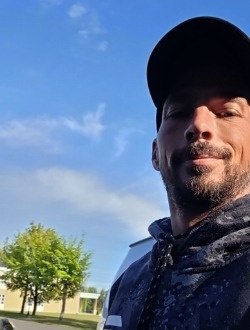 Pat's profile, a single 42-year-old a man in Saint-Georges