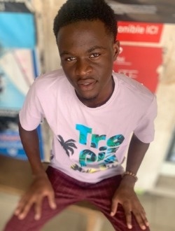 Léwis's profile, a single 24-year-old a man in Libreville