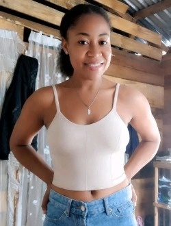 Clarah's profile, a single 29-year-old a woman in 1ER Arrondissement